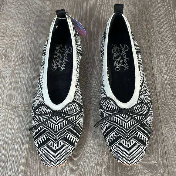 NWT Skechers Air Cooled Memory Foam Cleo Knit Skimmer Flats Black and Wh… - Picture 2 of 16